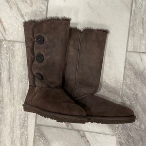 Ugg Bailey Button Tall - Brown